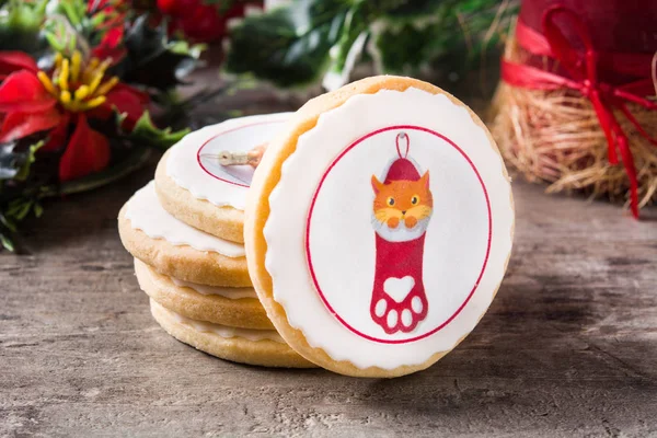 Hemmagjord Smör Cookies Med Tryckt Jul Katt Design Träbord — Stockfoto