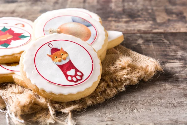 Hemmagjord Smör Cookies Med Tryckt Jul Katt Design Träbord — Stockfoto