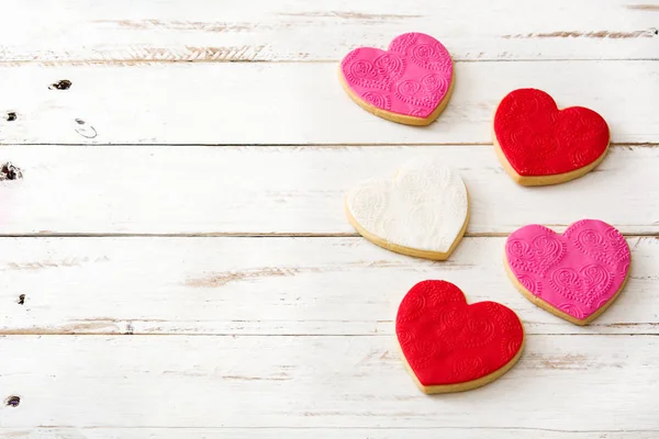 Biscoitos Forma Coração Para Dia Dos Namorados Mesa Madeira Branca — Fotografia de Stock