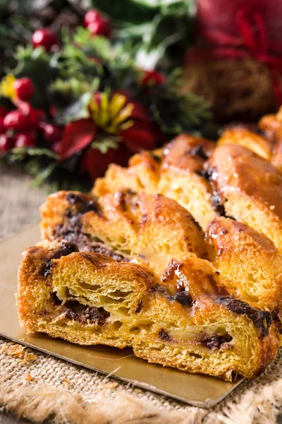 Hausgemachte Flechtschokolade Auf Holztisch Nahaufnahme — Stockfoto