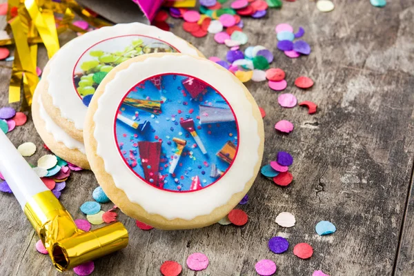 Galletas Año Nuevo Confeti Sobre Fondo Blanco —  Fotos de Stock