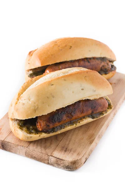 Choripan Sandwich Tradicional Argentino Con Chorizo Salsa Chimichurri Aislado Sobre — Foto de Stock