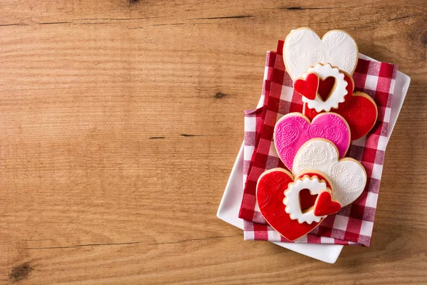 Heart Shaped Cookies Valentine Day Wooden Background Вид Сверху Copyspace — стоковое фото