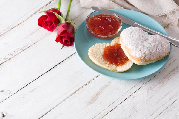 Romantic Breakfast Heart Shaped Bun Berry Jam Roses White Wooden — Stock Photo, Image
