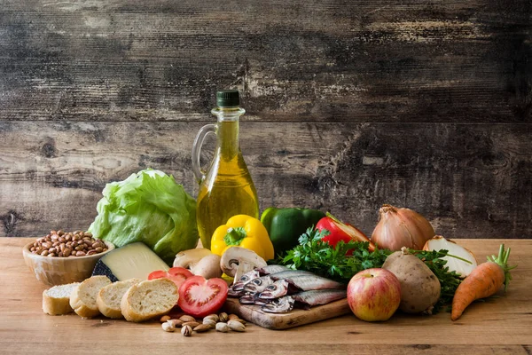 Υγιεινή Διατροφή Μεσογειακή Διατροφή Φρούτα Λαχανικά Κόκκους Ξηροί Καρποί Ελαιόλαδο — Φωτογραφία Αρχείου