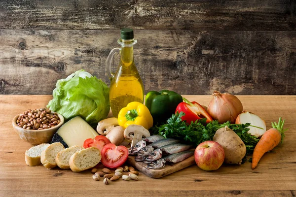 Sunda Matvanor Medelhavsdieten Frukt Grönsaker Spannmål Nötter Olivolja Och Fisk — Stockfoto