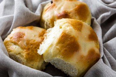 Geleneksel Paskalya hot cross buns 