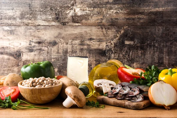 Здоровое Питание Средиземноморская Фрукты Овощи Зерно Орехи Оливковое Масло Рыба — стоковое фото