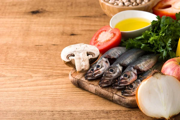 Sunda Matvanor Medelhavsdieten Frukt Grönsaker Spannmål Nötter Olivolja Och Fisk — Stockfoto