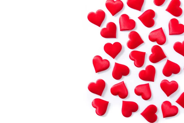 Beyaz Arka Plan Üzerinde Izole Kırmızı Kalpler Desen Üstten Görünüm — Stok fotoğraf