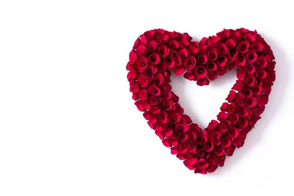 Cuore Fatto Rose Rosse Isolate Sfondo Bianco San Valentino Copyspace — Foto Stock