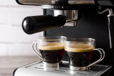 Taze kahve espresso makinesi kadar kapatın