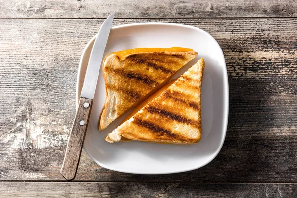 Gegrilde Kaas Sandwich Houten Tafel Bovenaanzicht — Stockfoto