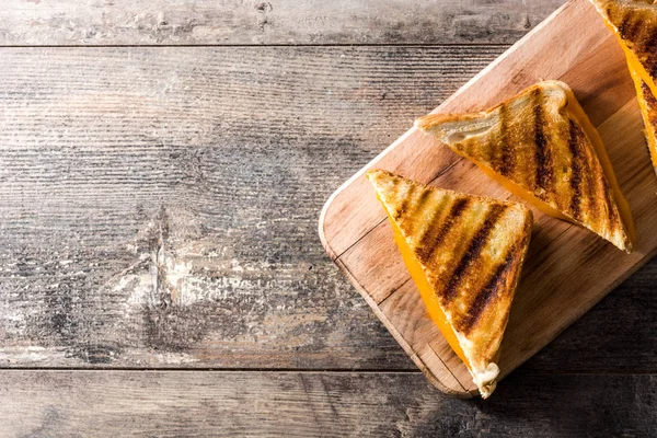 Grilled Cheese Sandwich Wooden Table Top View Copyspace — Stock Photo, Image