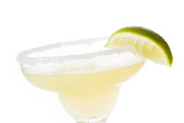 Coquetel Margarita Com Limão Vidro Isolado Sobre Fundo Branco — Fotografia de Stock