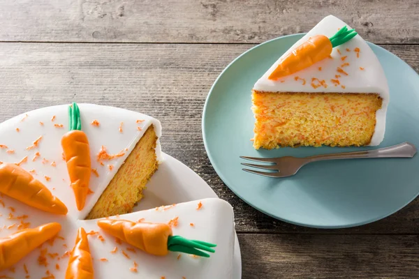 Süße Karottenscheibe Auf Holztisch — Stockfoto