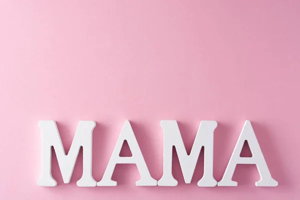 Pembe Bir Arka Plan Üzerinde Anne Kelime Anneler Günü Kavramı — Stok fotoğraf
