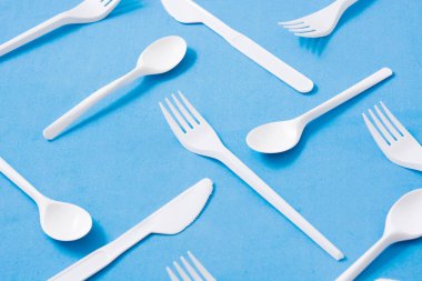 Tek kullanımlık plastik sofra takımı deseni