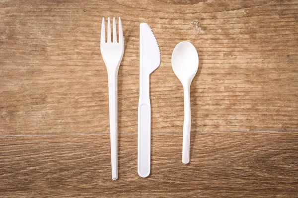 Disposable Plastic Cutlery Wooden Table Top View — Stock Photo, Image