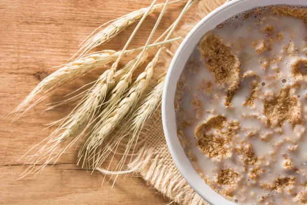 Hafermilch Und Getreide Auf Einem Holztisch Ansicht Von Oben Kopierraum — Stockfoto