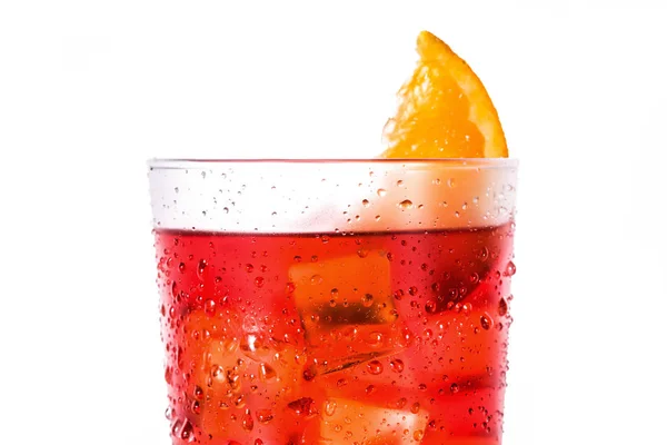 Cóctel Negroni Con Trozo Naranja Vidrio Aislado Sobre Fondo Blanco — Foto de Stock