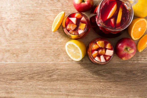 Vin Rouge Sangria Dans Des Verres Sur Table Bois Vue — Photo