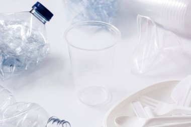 Tek kullanımlık atık plastik