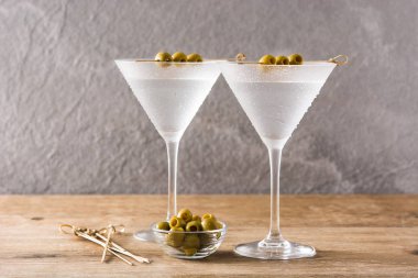 Klasik SEK Martini zeytinle