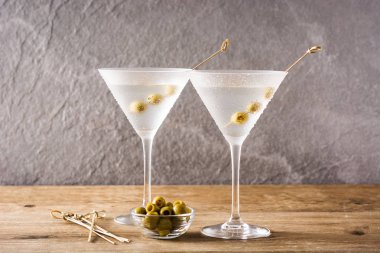 Klasik SEK Martini zeytinle