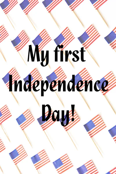 Primer Día Independencia Las Banderas Estados Unidos Sobre Fondo Blanco —  Fotos de Stock