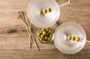 Klasik SEK Martini zeytinle