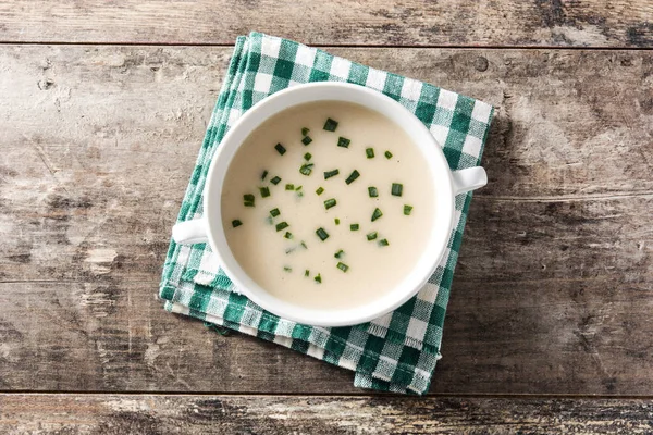 Französische Vichyssoise Suppe Schüssel Auf Holztisch Ansicht Von Oben — Stockfoto