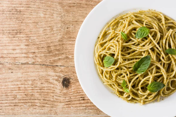 Makaron Spaghetti Sosem Pesto Drewnianym Stole Widok Góry Miejsce — Zdjęcie stockowe