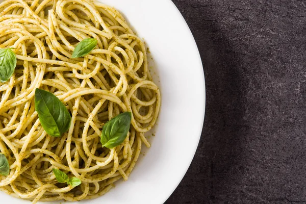 Spaghetti Con Salsa Pesto Fondo Nero Vista Dall Alto Copyspace — Foto Stock