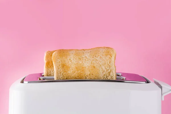 Toastbrot Weißem Toaster Auf Rosa Hintergrund — Stockfoto