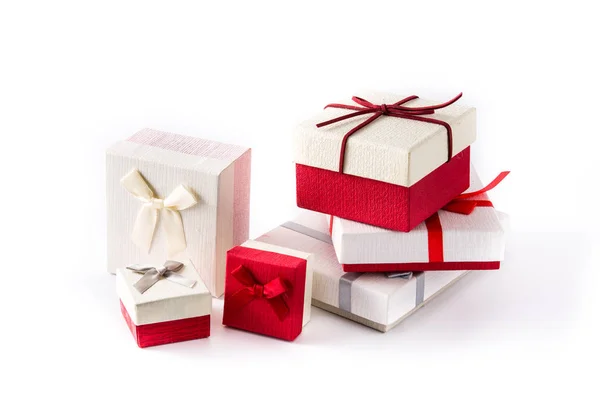 一些在白色背景上隔离的礼品盒 圣诞节或生日庆祝概念 — 图库照片