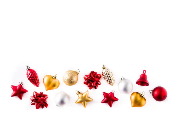 Vánoční Červená Stříbrná Zlatá Výzdoba Izolovaná Bílém Pozadí Kopírovat Místo — Stock fotografie