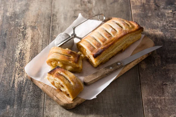 Strudel Mele Tradizionale Fatto Casa Tavolo Legno — Foto Stock