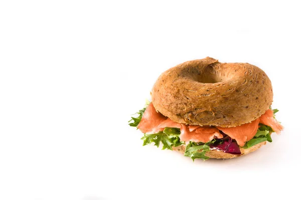 Panino Bagel Con Crema Formaggio Salmone Affumicato Verdure Isolate Fondo — Foto Stock