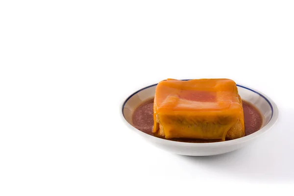 Sándwich Típico Portugués Francesinha Aislado Sobre Fondo Blanco Copiar Espacio —  Fotos de Stock