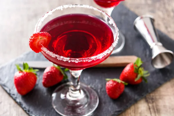 Φράουλα Κοκτέιλ Ποτό Ποτήρι Ξύλινο Τραπέζι — Φωτογραφία Αρχείου