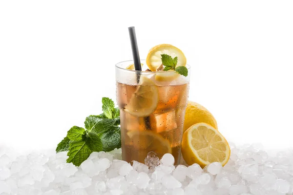 Buzlu Çay Bardakta Limon Beyaz Tahta Masada Buz — Stok fotoğraf