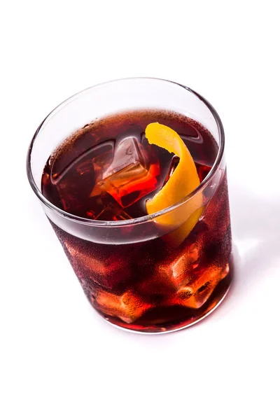 Cocktail Boulevardier Scorza Arancia Vetro Isolato Fondo Bianco — Foto Stock