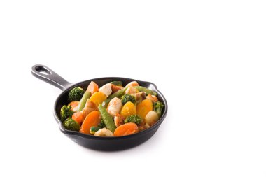 Kızarmış tavuk ve sebzeleri kızartma kabında kızart. Boşluğu kopyala.