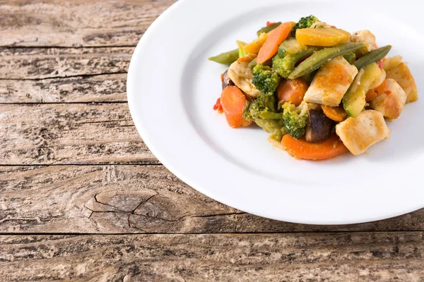 Stir Fry Chicken Vegetables Wooden Table Copy Space — Stock Photo, Image