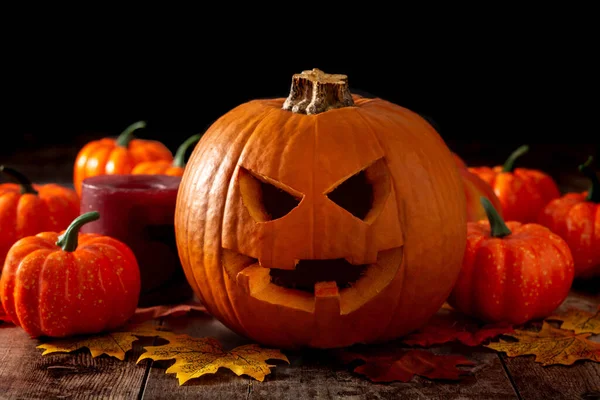 Halloween Dýně Dřevěném Stole Černém Pozadí — Stock fotografie