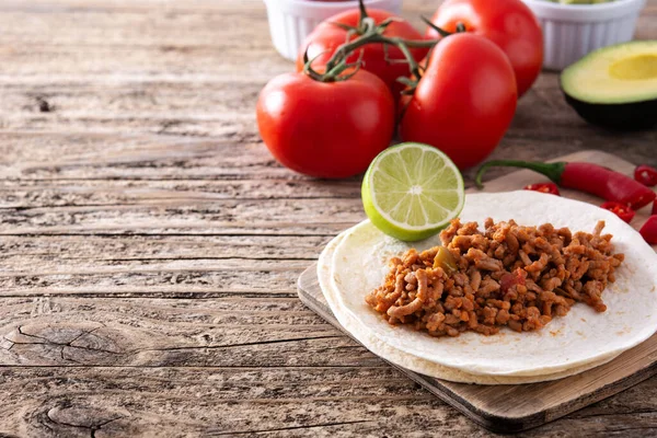Ingredientes Tacos Mexicanos Mesa Madera Copiar Espacio — Foto de Stock