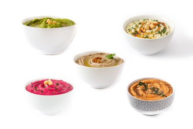 Beyaz arkaplanda izole edilmiş farklı humus kümeleri