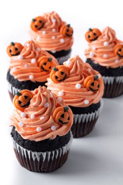 Cadılar Bayramı çörekleri beyaz arka planda izole edilmiş.