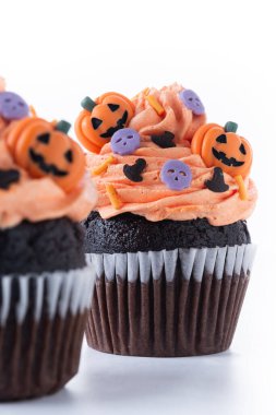 Cadılar Bayramı çörekleri beyaz arka planda izole edilmiş.